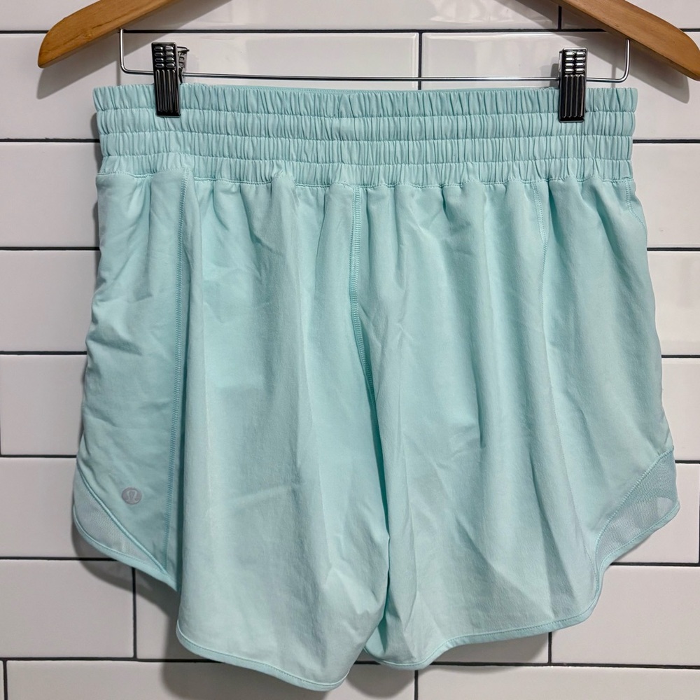 Lululemon Hotty Hot High-Rise Lined Short 2.5"
Light Mint 8 - Picture 4 of 6